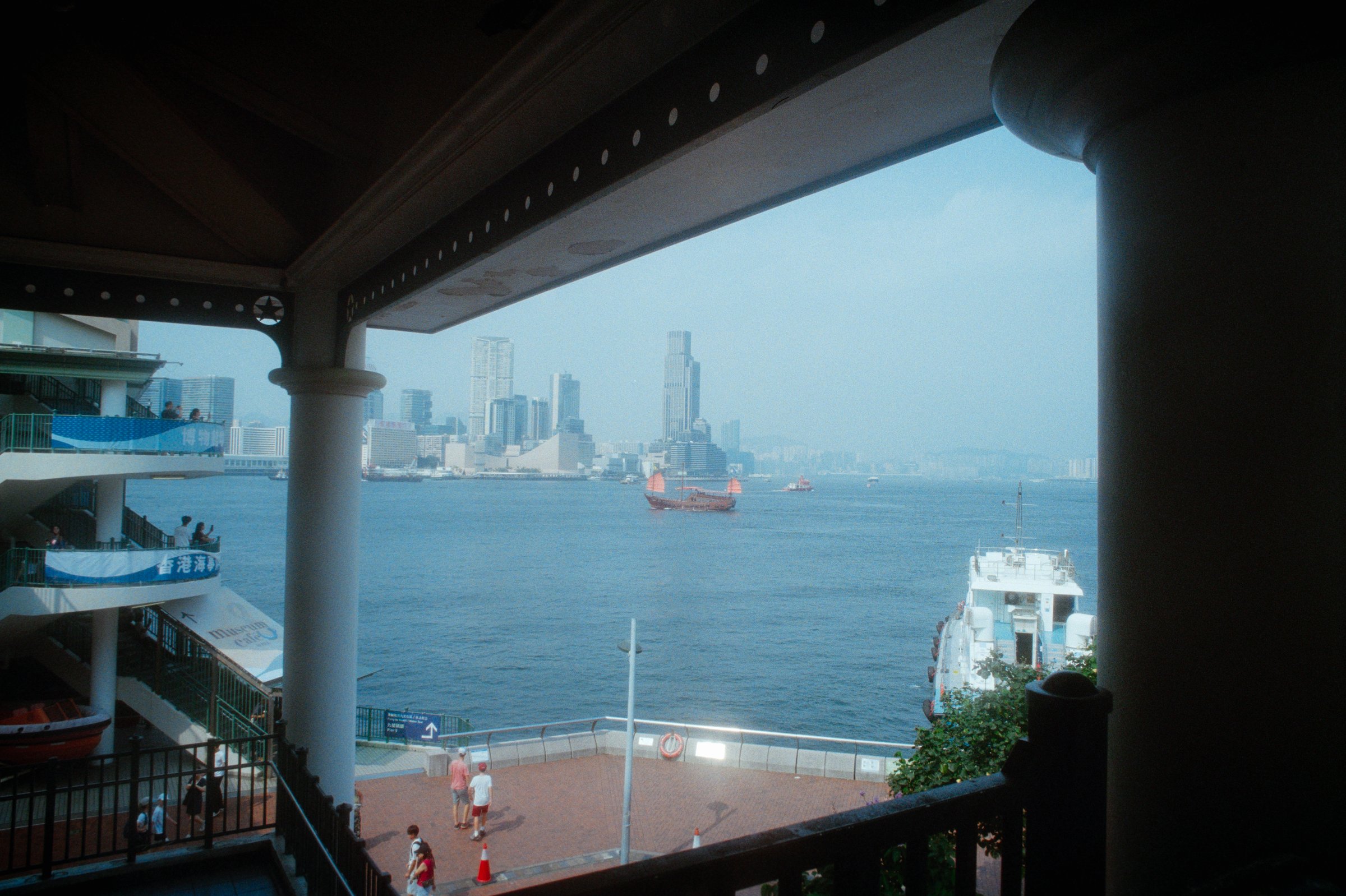 候船区域望向海面